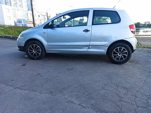 Серый Фольксваген Фокс, объемом двигателя 1.2 л и пробегом 210 тыс. км за 3600 $, фото 3 на Automoto.ua