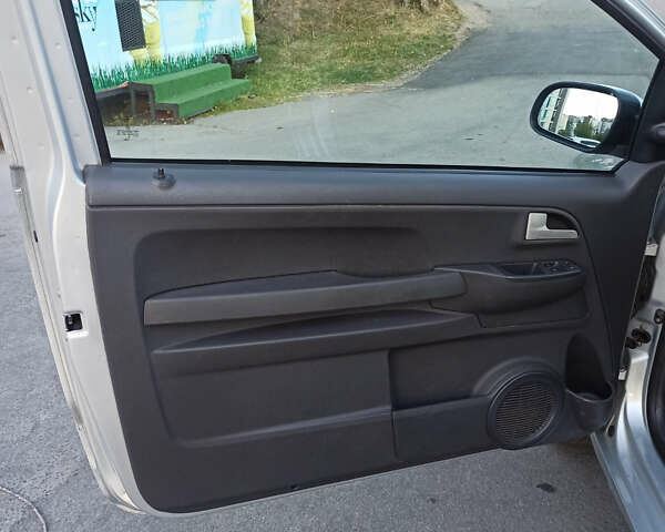 Серый Фольксваген Фокс, объемом двигателя 1.2 л и пробегом 210 тыс. км за 3600 $, фото 4 на Automoto.ua