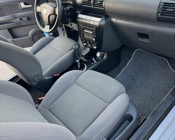 Серый Фольксваген Фокс, объемом двигателя 1.2 л и пробегом 266 тыс. км за 3900 $, фото 6 на Automoto.ua