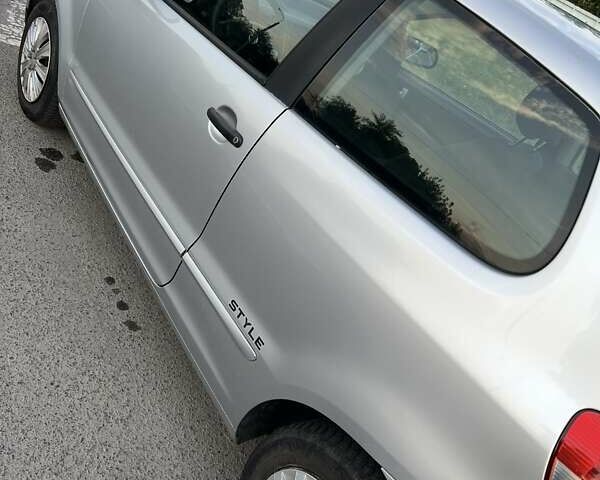 Серый Фольксваген Фокс, объемом двигателя 1.2 л и пробегом 266 тыс. км за 3900 $, фото 1 на Automoto.ua