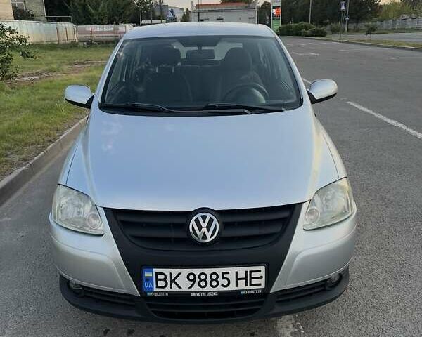 Серый Фольксваген Фокс, объемом двигателя 1.2 л и пробегом 266 тыс. км за 3900 $, фото 2 на Automoto.ua