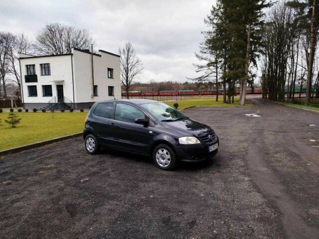 Серый Фольксваген Фокс, объемом двигателя 1.2 л и пробегом 269 тыс. км за 4600 $, фото 3 на Automoto.ua