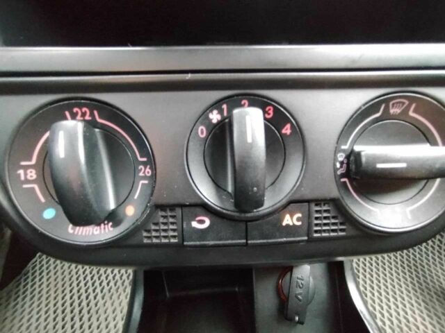 Серый Фольксваген Фокс, объемом двигателя 1.2 л и пробегом 269 тыс. км за 4600 $, фото 20 на Automoto.ua