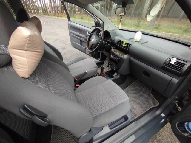 Серый Фольксваген Фокс, объемом двигателя 1.2 л и пробегом 269 тыс. км за 4600 $, фото 14 на Automoto.ua