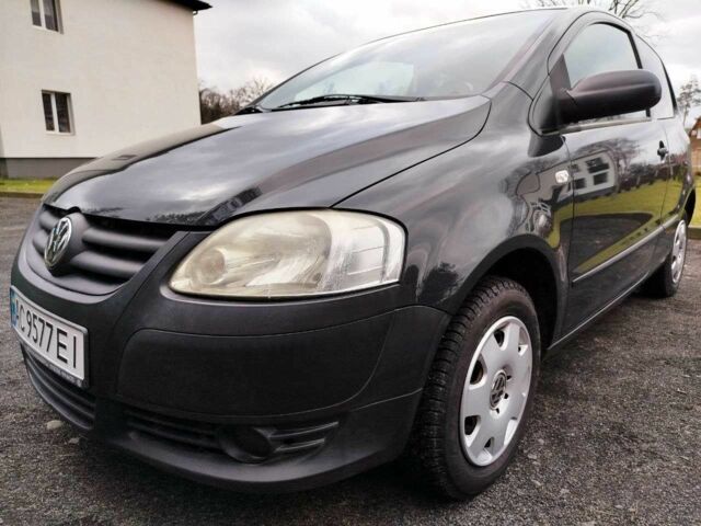 Серый Фольксваген Фокс, объемом двигателя 1.2 л и пробегом 269 тыс. км за 4600 $, фото 2 на Automoto.ua