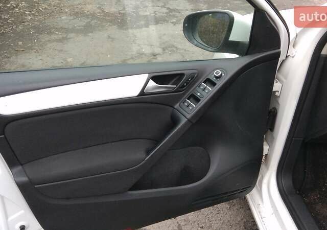 Белый Фольксваген Гольф ГТИ, объемом двигателя 1.4 л и пробегом 210 тыс. км за 5600 $, фото 6 на Automoto.ua