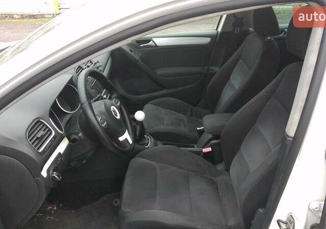 Белый Фольксваген Гольф ГТИ, объемом двигателя 1.4 л и пробегом 210 тыс. км за 5600 $, фото 5 на Automoto.ua