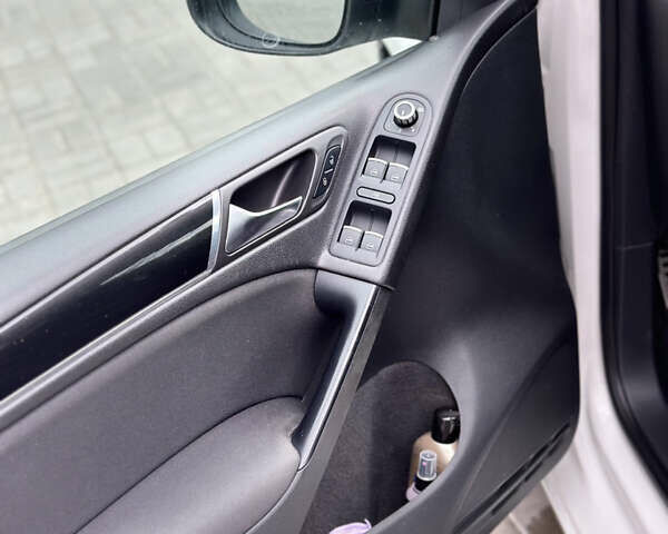 Фольксваген Гольф ГТИ 2010 в Кропивницком (Кировограде) на Automoto.ua Белый Фольксваген Гольф ГТИ, объемом двигателя 1.98 л и пробегом 213 тыс. км за 9700 $, фото 19 на Automoto.ua