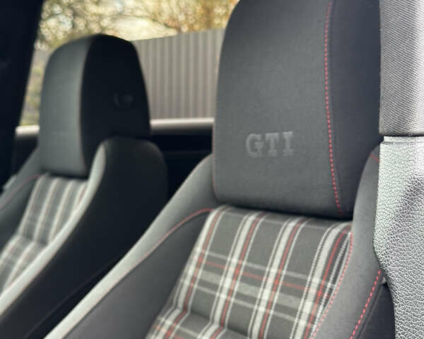 Фольксваген Гольф ГТИ 2010 в Кропивницком (Кировограде) на Automoto.ua Белый Фольксваген Гольф ГТИ, объемом двигателя 1.98 л и пробегом 213 тыс. км за 9700 $, фото 27 на Automoto.ua