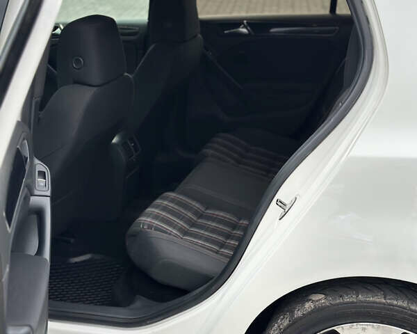 Фольксваген Гольф ГТИ 2010 в Кропивницком (Кировограде) на Automoto.ua Белый Фольксваген Гольф ГТИ, объемом двигателя 1.98 л и пробегом 213 тыс. км за 9700 $, фото 29 на Automoto.ua