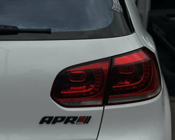 Белый Фольксваген Гольф ГТИ, объемом двигателя 2 л и пробегом 228 тыс. км за 9999 $, фото 19 на Automoto.ua