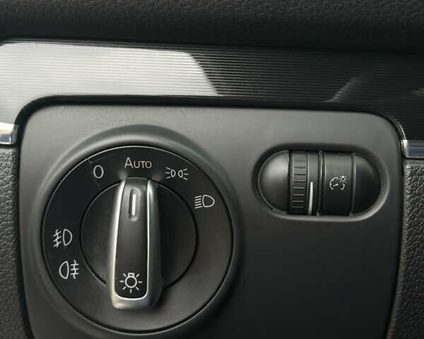 Белый Фольксваген Гольф ГТИ, объемом двигателя 2 л и пробегом 228 тыс. км за 9999 $, фото 21 на Automoto.ua