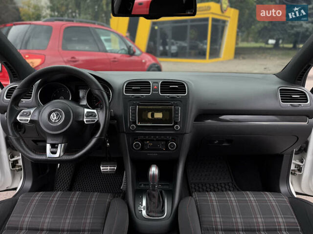Белый Фольксваген Гольф ГТИ, объемом двигателя 2 л и пробегом 228 тыс. км за 9999 $, фото 11 на Automoto.ua