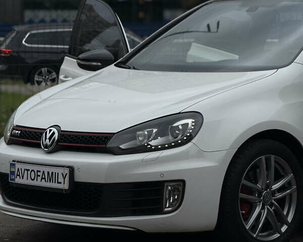 Белый Фольксваген Гольф ГТИ, объемом двигателя 2 л и пробегом 228 тыс. км за 9999 $, фото 16 на Automoto.ua