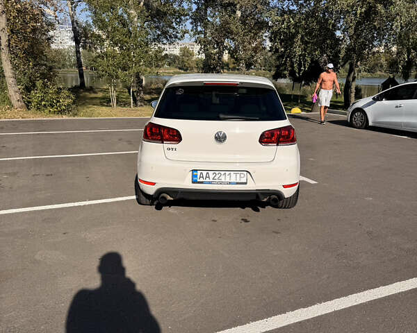 Белый Фольксваген Гольф ГТИ, объемом двигателя 1.98 л и пробегом 159 тыс. км за 9700 $, фото 6 на Automoto.ua