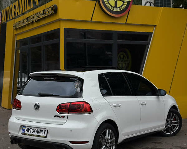 Белый Фольксваген Гольф ГТИ, объемом двигателя 2 л и пробегом 228 тыс. км за 9999 $, фото 4 на Automoto.ua