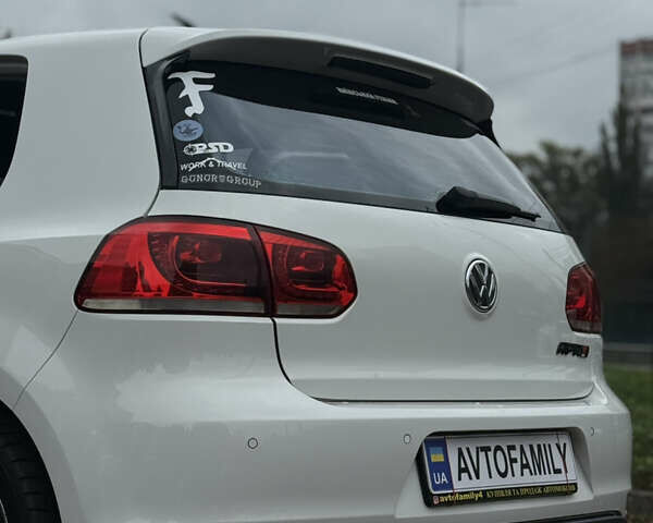 Белый Фольксваген Гольф ГТИ, объемом двигателя 2 л и пробегом 228 тыс. км за 9999 $, фото 18 на Automoto.ua