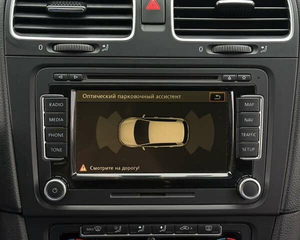 Белый Фольксваген Гольф ГТИ, объемом двигателя 2 л и пробегом 228 тыс. км за 9999 $, фото 28 на Automoto.ua