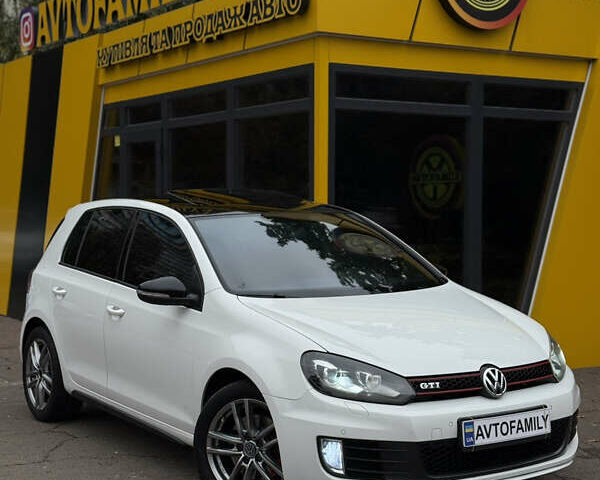 Белый Фольксваген Гольф ГТИ, объемом двигателя 2 л и пробегом 228 тыс. км за 9999 $, фото 2 на Automoto.ua