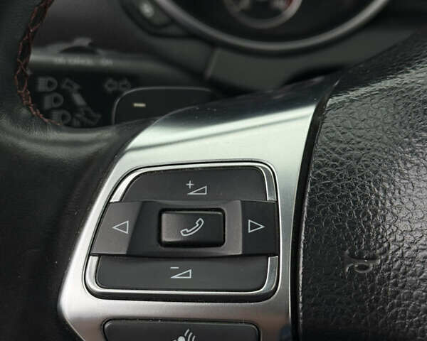 Белый Фольксваген Гольф ГТИ, объемом двигателя 2 л и пробегом 228 тыс. км за 9999 $, фото 22 на Automoto.ua