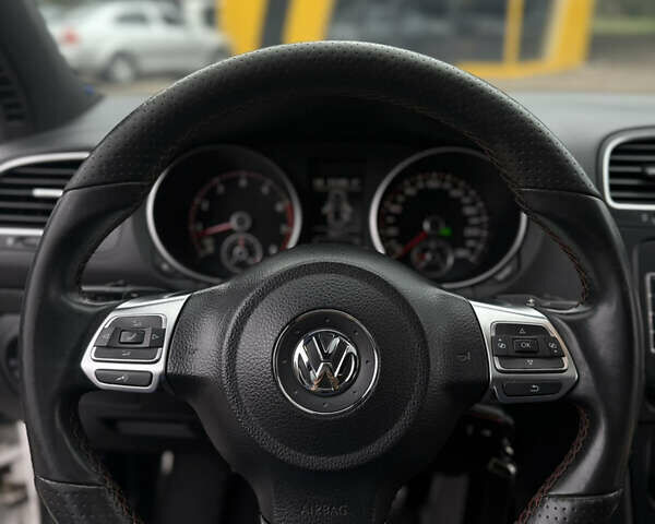 Белый Фольксваген Гольф ГТИ, объемом двигателя 2 л и пробегом 228 тыс. км за 9999 $, фото 26 на Automoto.ua