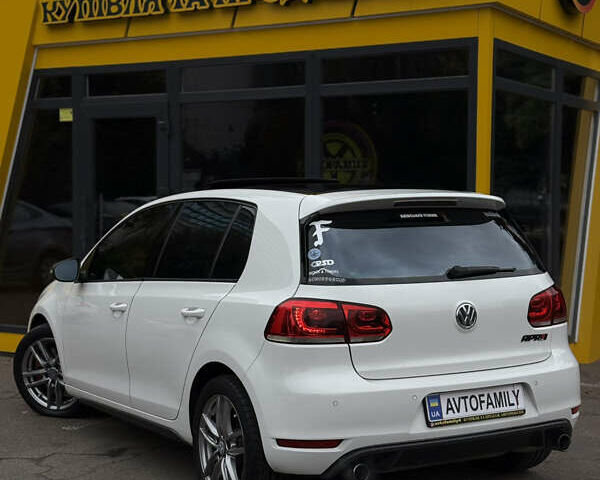 Белый Фольксваген Гольф ГТИ, объемом двигателя 2 л и пробегом 228 тыс. км за 9999 $, фото 5 на Automoto.ua