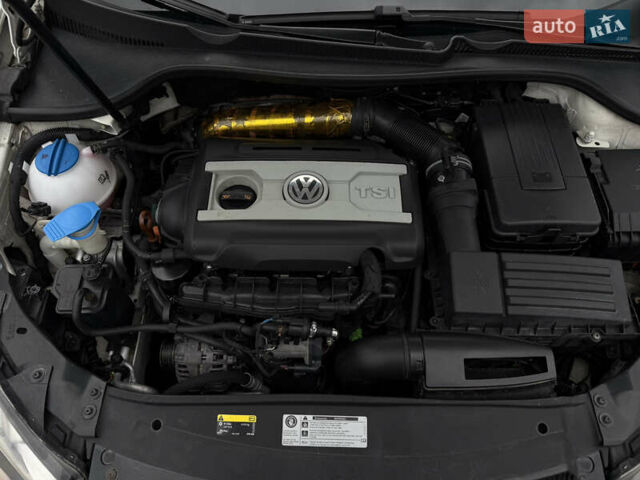 Белый Фольксваген Гольф ГТИ, объемом двигателя 2 л и пробегом 228 тыс. км за 9999 $, фото 30 на Automoto.ua