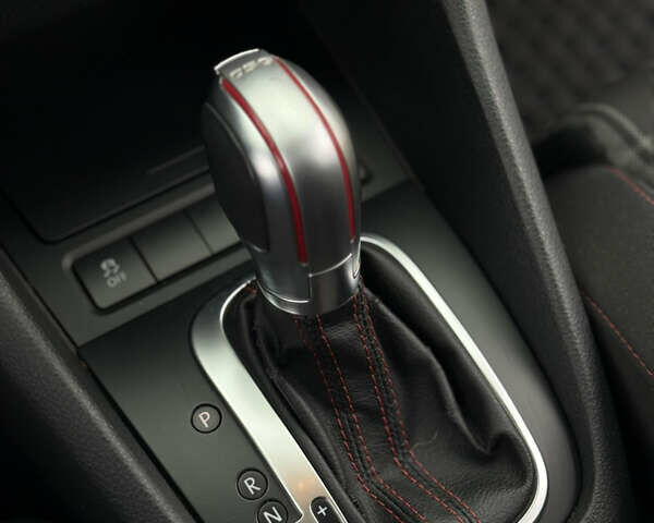 Белый Фольксваген Гольф ГТИ, объемом двигателя 2 л и пробегом 228 тыс. км за 9999 $, фото 27 на Automoto.ua