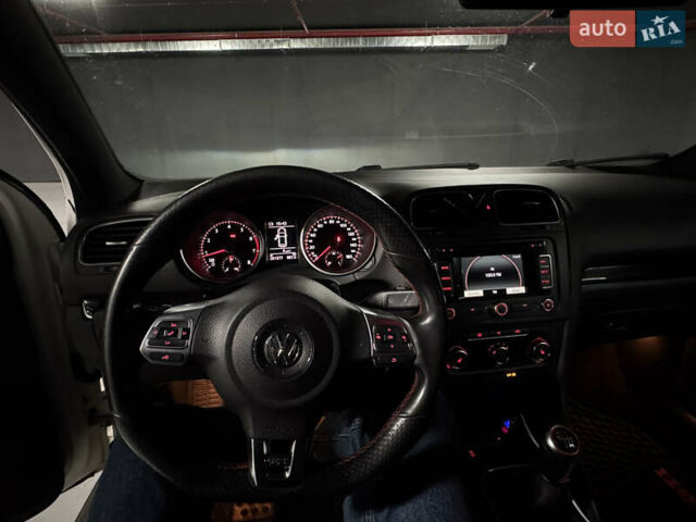 Белый Фольксваген Гольф ГТИ, объемом двигателя 1.98 л и пробегом 259 тыс. км за 8888 $, фото 15 на Automoto.ua