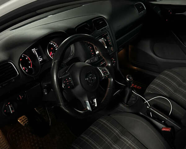 Белый Фольксваген Гольф ГТИ, объемом двигателя 1.98 л и пробегом 259 тыс. км за 9700 $, фото 17 на Automoto.ua