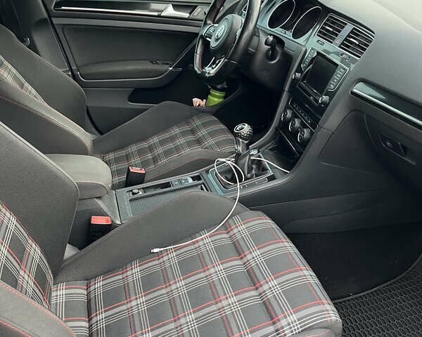 Білий Фольксваген Гольф ГТІ, об'ємом двигуна 1.98 л та пробігом 123 тис. км за 17100 $, фото 7 на Automoto.ua