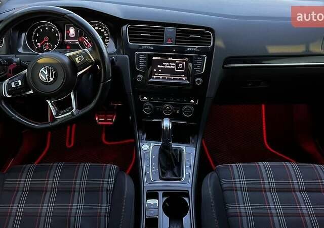 Білий Фольксваген Гольф ГТІ, об'ємом двигуна 1.98 л та пробігом 194 тис. км за 15700 $, фото 12 на Automoto.ua