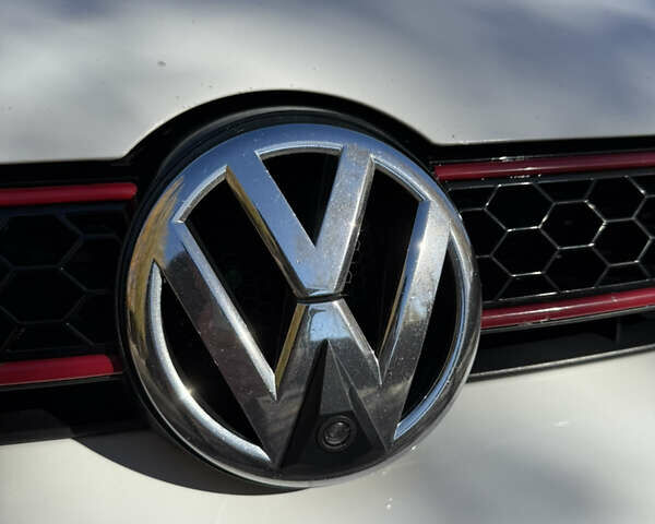 Фольксваген Гольф ГТИ 2013 в Жмеренке на Automoto.ua Белый Фольксваген Гольф ГТИ, объемом двигателя 2 л и пробегом 261 тыс. км за 11000 $, фото 16 на Automoto.ua