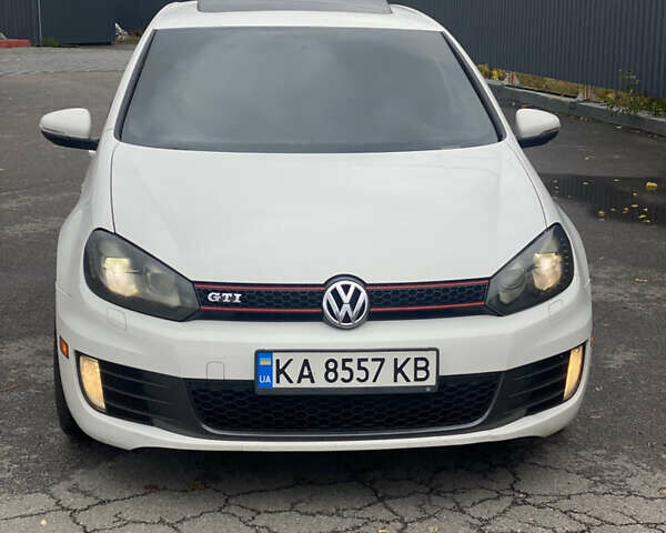 Белый Фольксваген Гольф ГТИ, объемом двигателя 1.98 л и пробегом 209 тыс. км за 9900 $, фото 1 на Automoto.ua