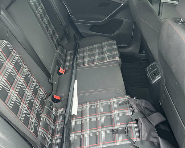 Білий Фольксваген Гольф ГТІ, об'ємом двигуна 1.98 л та пробігом 123 тис. км за 17100 $, фото 6 на Automoto.ua