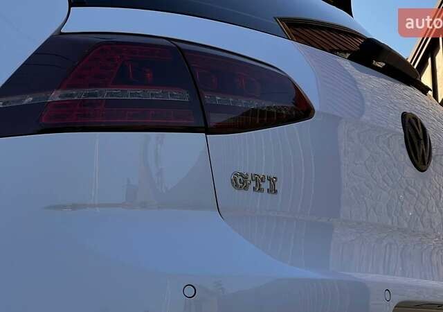 Білий Фольксваген Гольф ГТІ, об'ємом двигуна 1.98 л та пробігом 194 тис. км за 15700 $, фото 5 на Automoto.ua