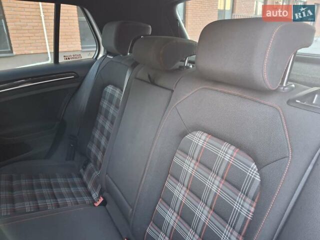 Белый Фольксваген Гольф ГТИ, объемом двигателя 1.98 л и пробегом 175 тыс. км за 14300 $, фото 31 на Automoto.ua