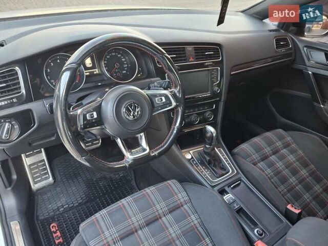 Белый Фольксваген Гольф ГТИ, объемом двигателя 1.98 л и пробегом 175 тыс. км за 14300 $, фото 38 на Automoto.ua