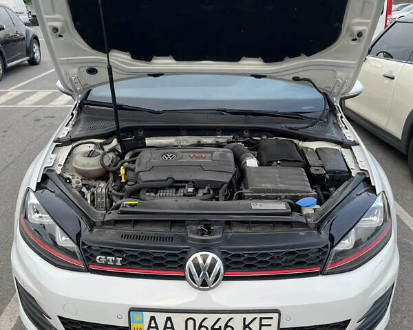 Білий Фольксваген Гольф ГТІ, об'ємом двигуна 1.98 л та пробігом 123 тис. км за 17100 $, фото 13 на Automoto.ua