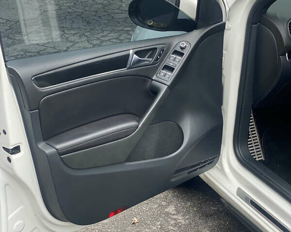 Белый Фольксваген Гольф ГТИ, объемом двигателя 1.98 л и пробегом 209 тыс. км за 9900 $, фото 16 на Automoto.ua