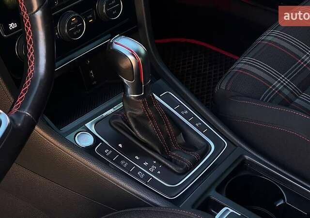 Білий Фольксваген Гольф ГТІ, об'ємом двигуна 1.98 л та пробігом 194 тис. км за 15700 $, фото 13 на Automoto.ua