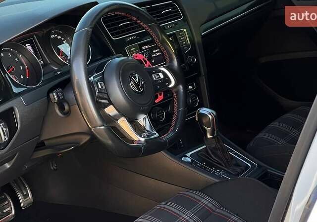 Білий Фольксваген Гольф ГТІ, об'ємом двигуна 1.98 л та пробігом 194 тис. км за 15700 $, фото 14 на Automoto.ua