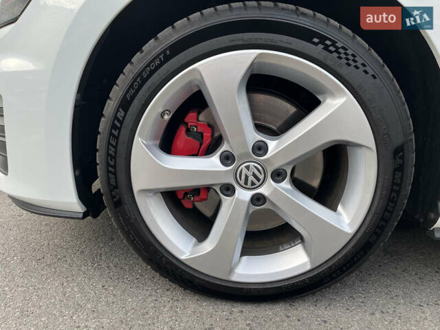 Білий Фольксваген Гольф ГТІ, об'ємом двигуна 1.98 л та пробігом 123 тис. км за 17100 $, фото 15 на Automoto.ua
