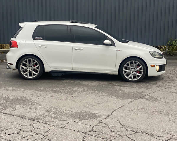 Белый Фольксваген Гольф ГТИ, объемом двигателя 1.98 л и пробегом 209 тыс. км за 9900 $, фото 2 на Automoto.ua