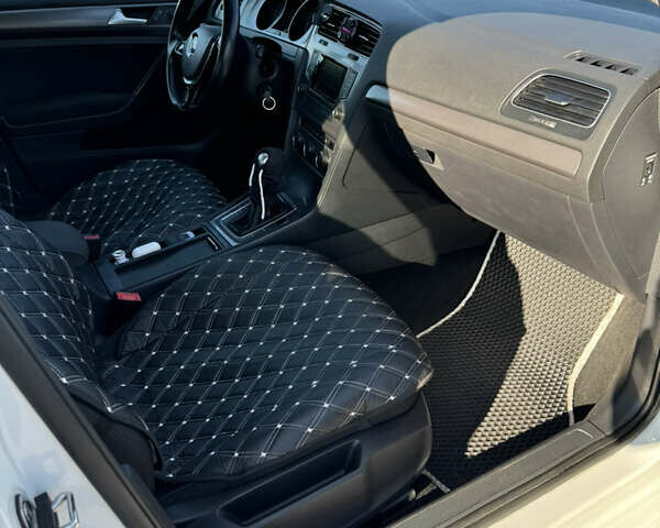 Белый Фольксваген Гольф ГТИ, объемом двигателя 1.4 л и пробегом 150 тыс. км за 9000 $, фото 8 на Automoto.ua