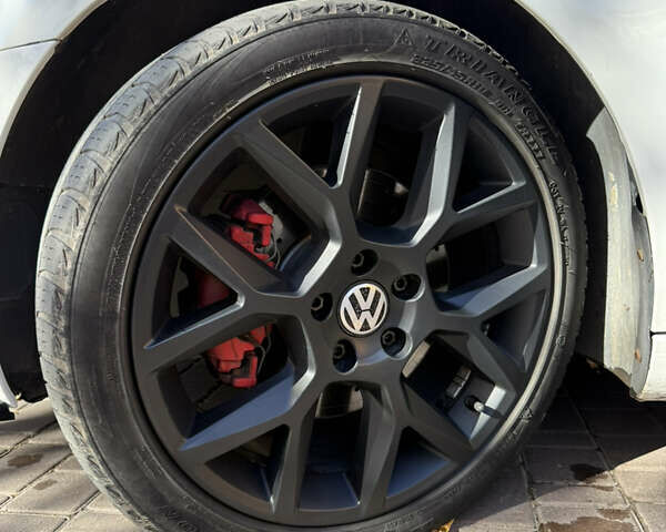 Фольксваген Гольф ГТИ 2013 в Жмеренке на Automoto.ua Белый Фольксваген Гольф ГТИ, объемом двигателя 2 л и пробегом 261 тыс. км за 11000 $, фото 15 на Automoto.ua