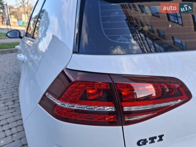 Белый Фольксваген Гольф ГТИ, объемом двигателя 1.98 л и пробегом 175 тыс. км за 14300 $, фото 23 на Automoto.ua