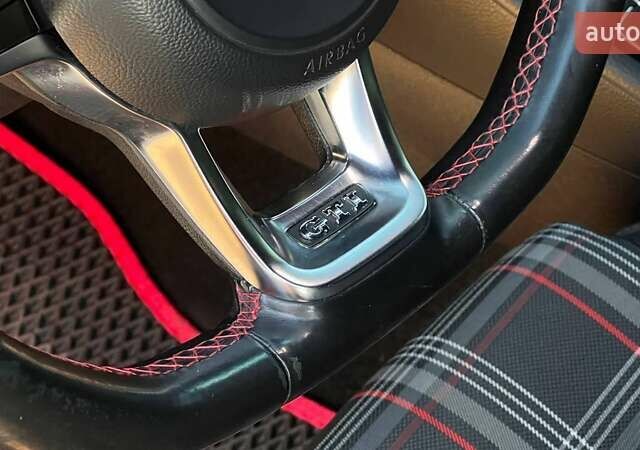 Білий Фольксваген Гольф ГТІ, об'ємом двигуна 1.98 л та пробігом 194 тис. км за 15700 $, фото 17 на Automoto.ua