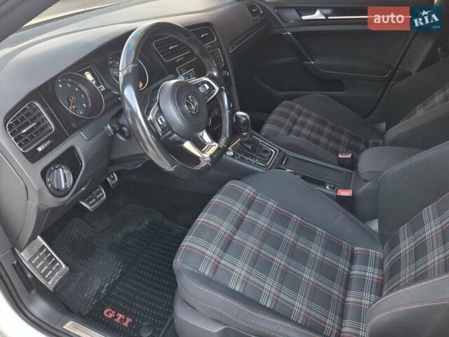 Белый Фольксваген Гольф ГТИ, объемом двигателя 1.98 л и пробегом 175 тыс. км за 14300 $, фото 36 на Automoto.ua
