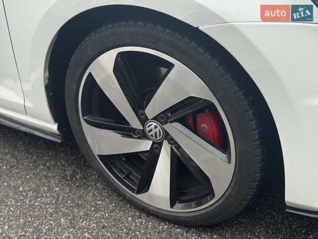 Белый Фольксваген Гольф ГТИ, объемом двигателя 1.98 л и пробегом 183 тыс. км за 13999 $, фото 2 на Automoto.ua